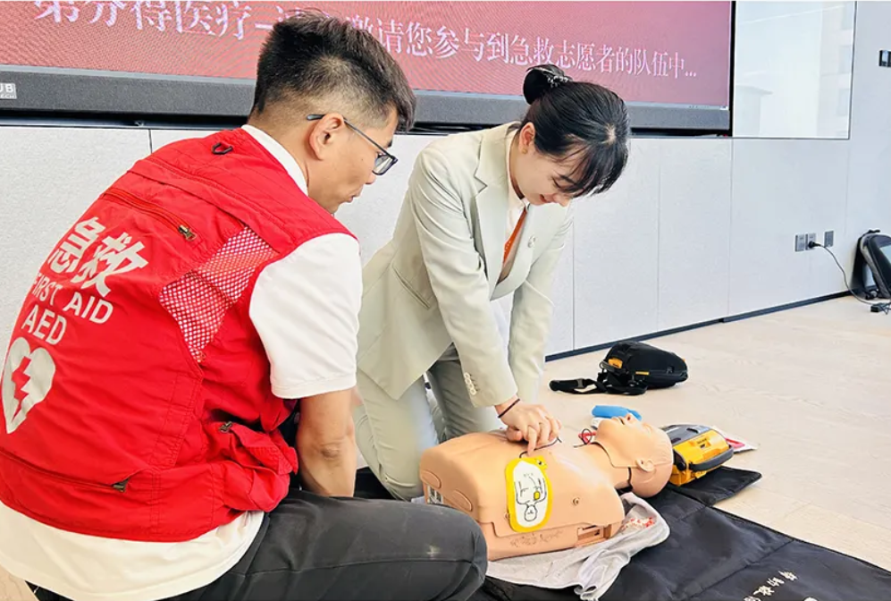 危急时刻，做彼此守护生命的天使——丽金智地中心心肺复苏急救培训
